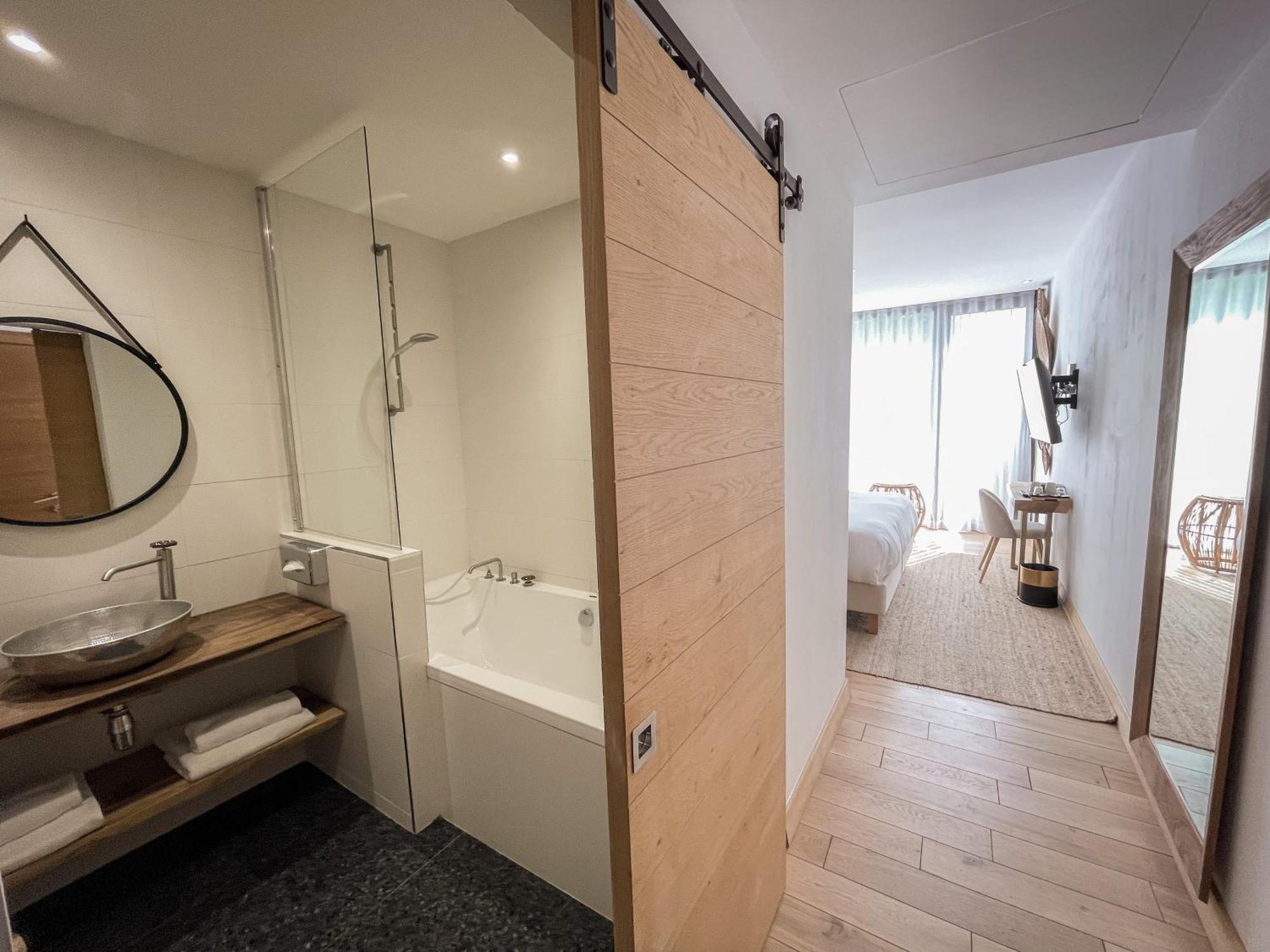 Hotel Le Saint Remy & Spa Bilik gambar